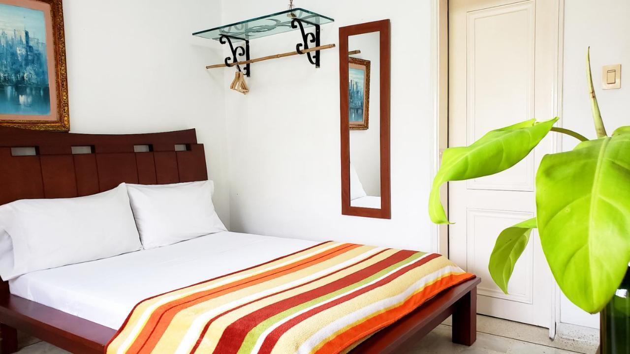 Hostal Coworking Cristales Кали Экстерьер фото